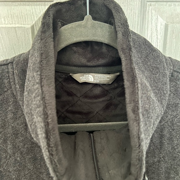 5/$100 Warm North Face Jacket - Picture 3 of 6